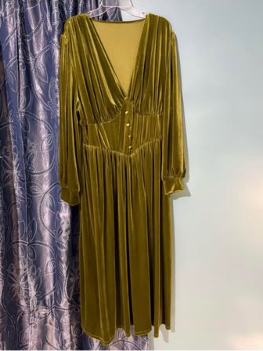 Green Velvet long sleeve Dress 2XL (16/18)- small hole at neckline